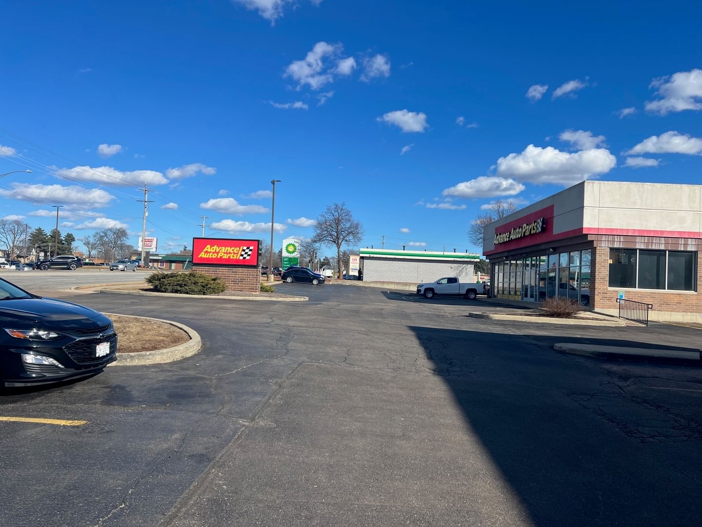 636 Il -173 Road, Antioch, IL 60002 — exterior view