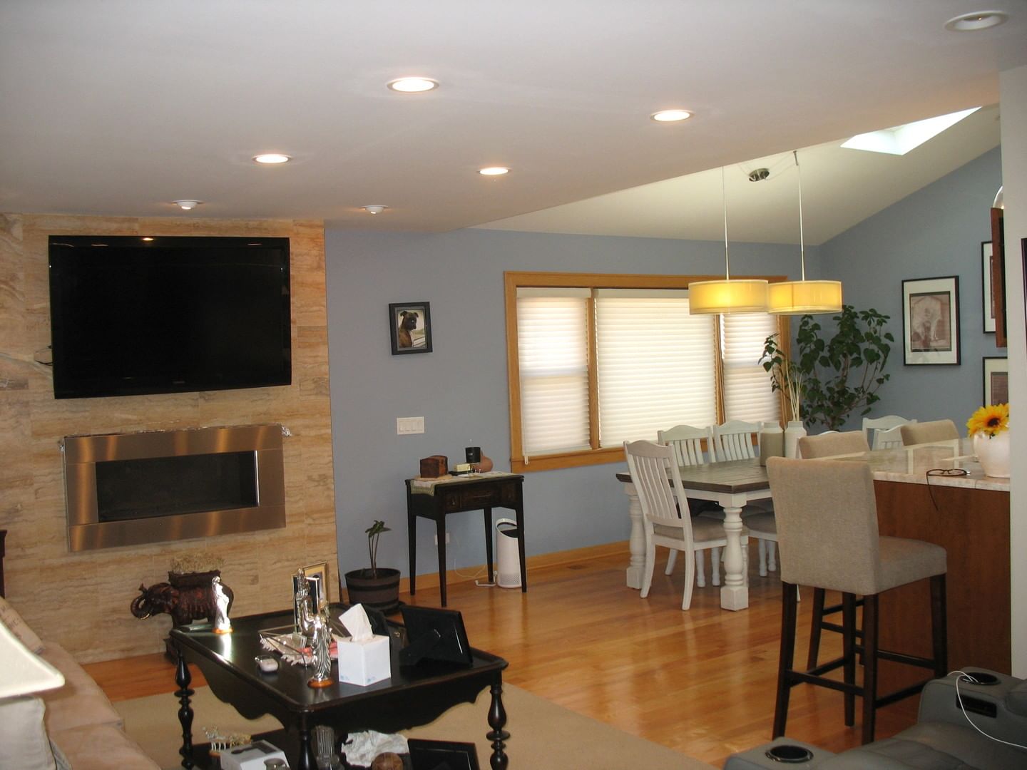 6807 N Oleander Avenue, Chicago, IL 60631 — living view