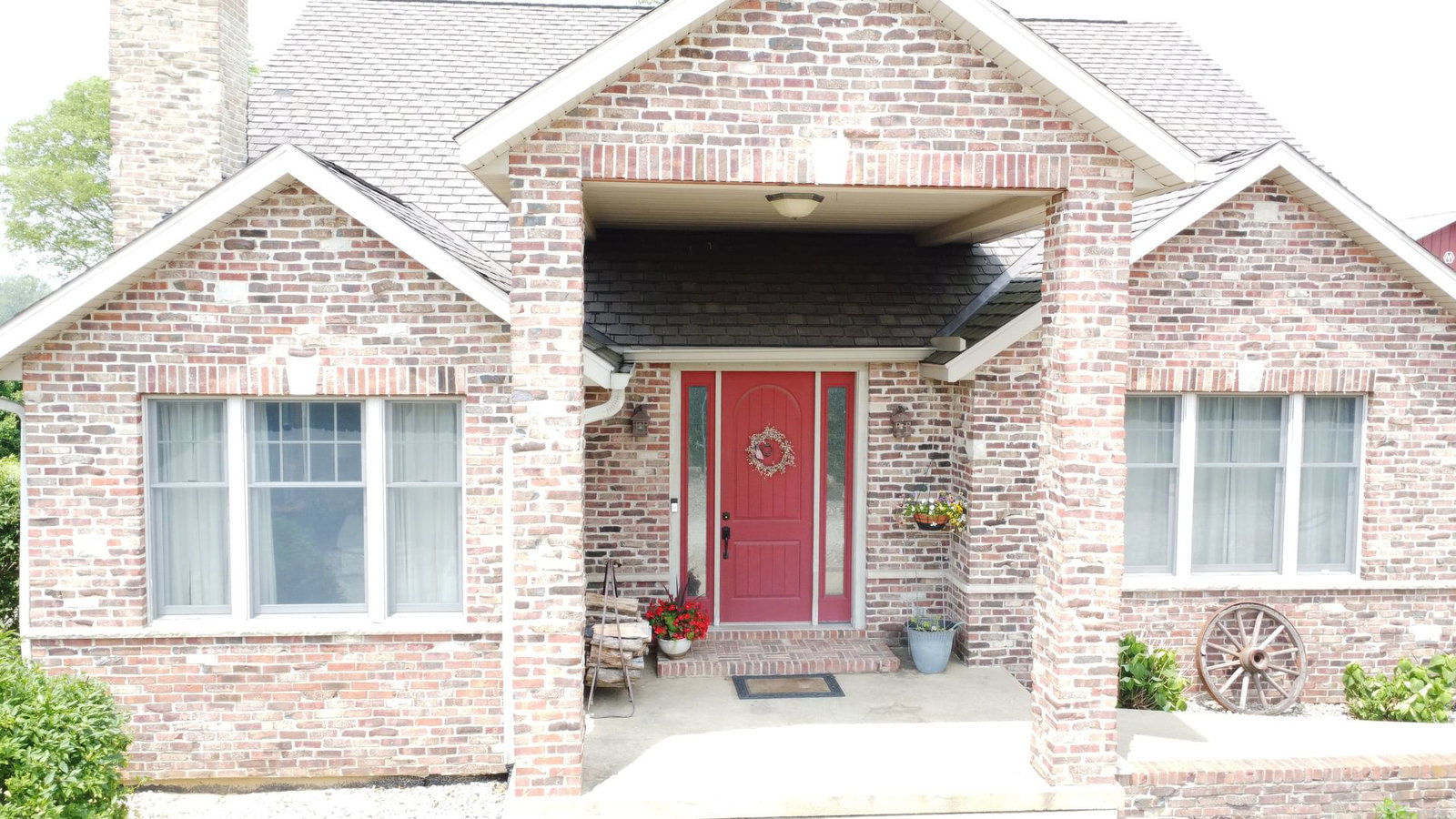 1897 N 2500 East Road, Watseka, IL 60970 — exterior view