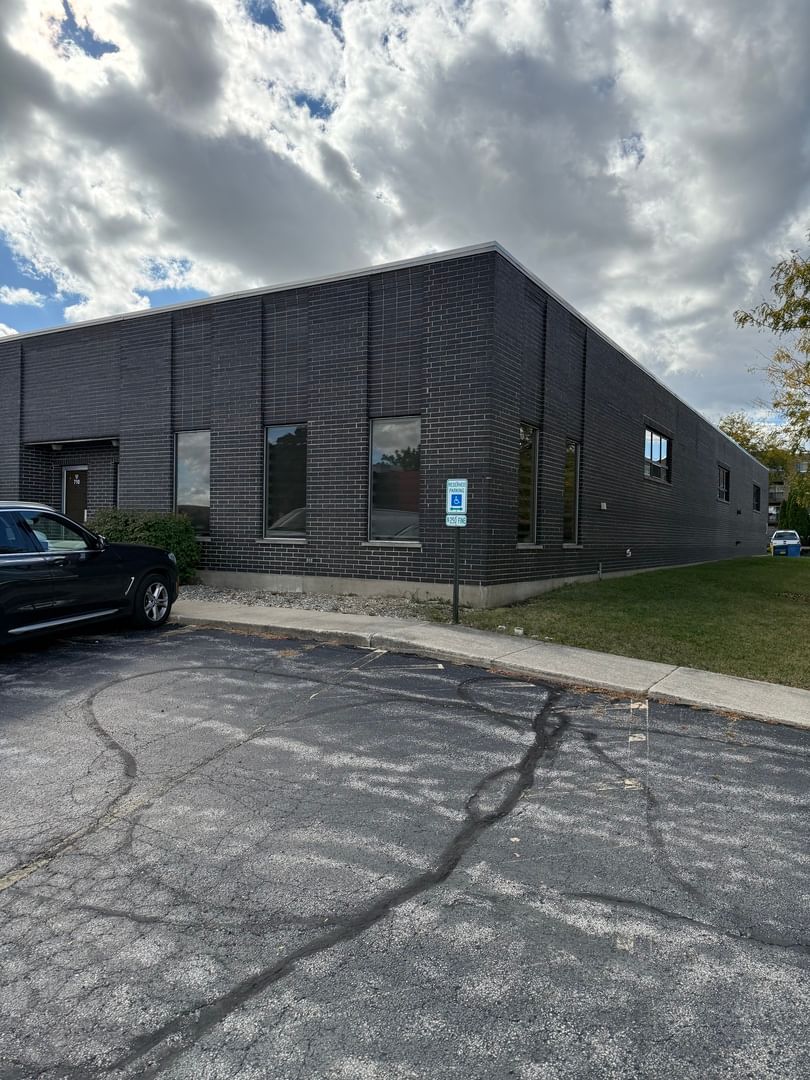 700 BONNIE Lane, Elk Grove Village, IL 60007 — exterior view