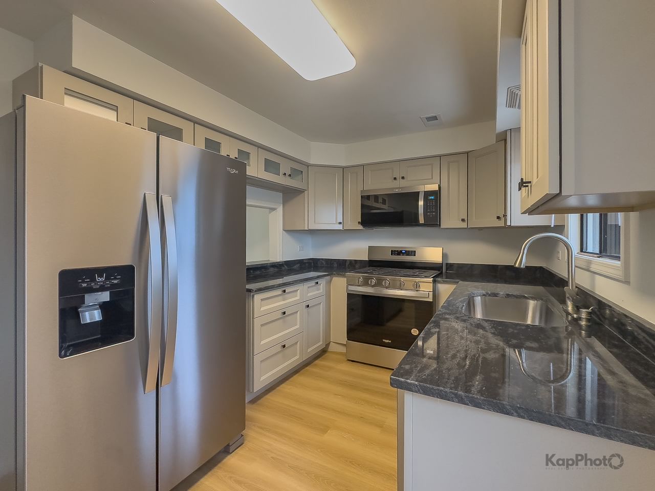 Listing photograph 13 of 1087 Mohegan