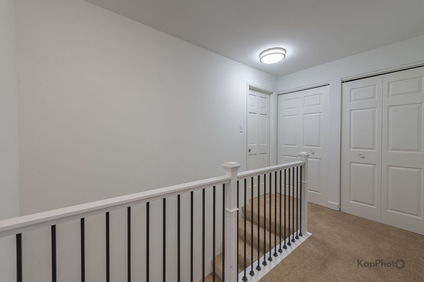 Listing photograph 14 of 1087 Mohegan