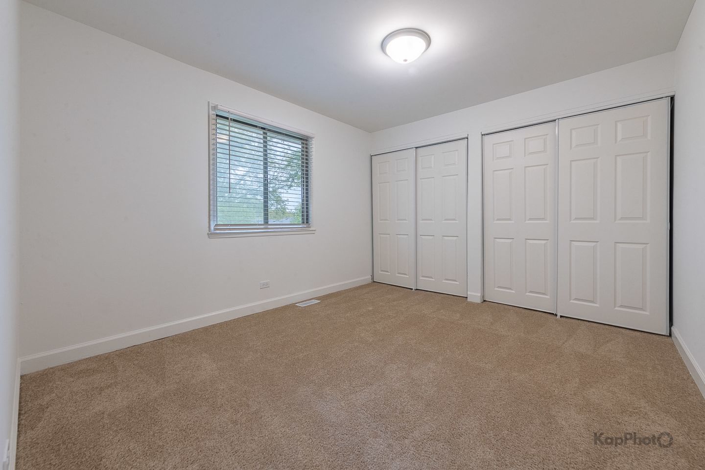 Listing photograph 17 of 1087 Mohegan