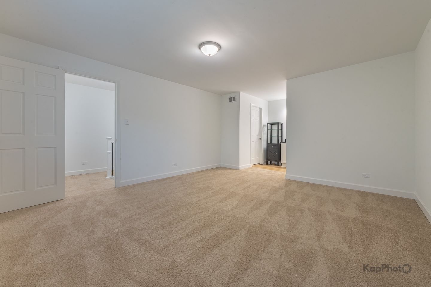 Listing photograph 18 of 1087 Mohegan