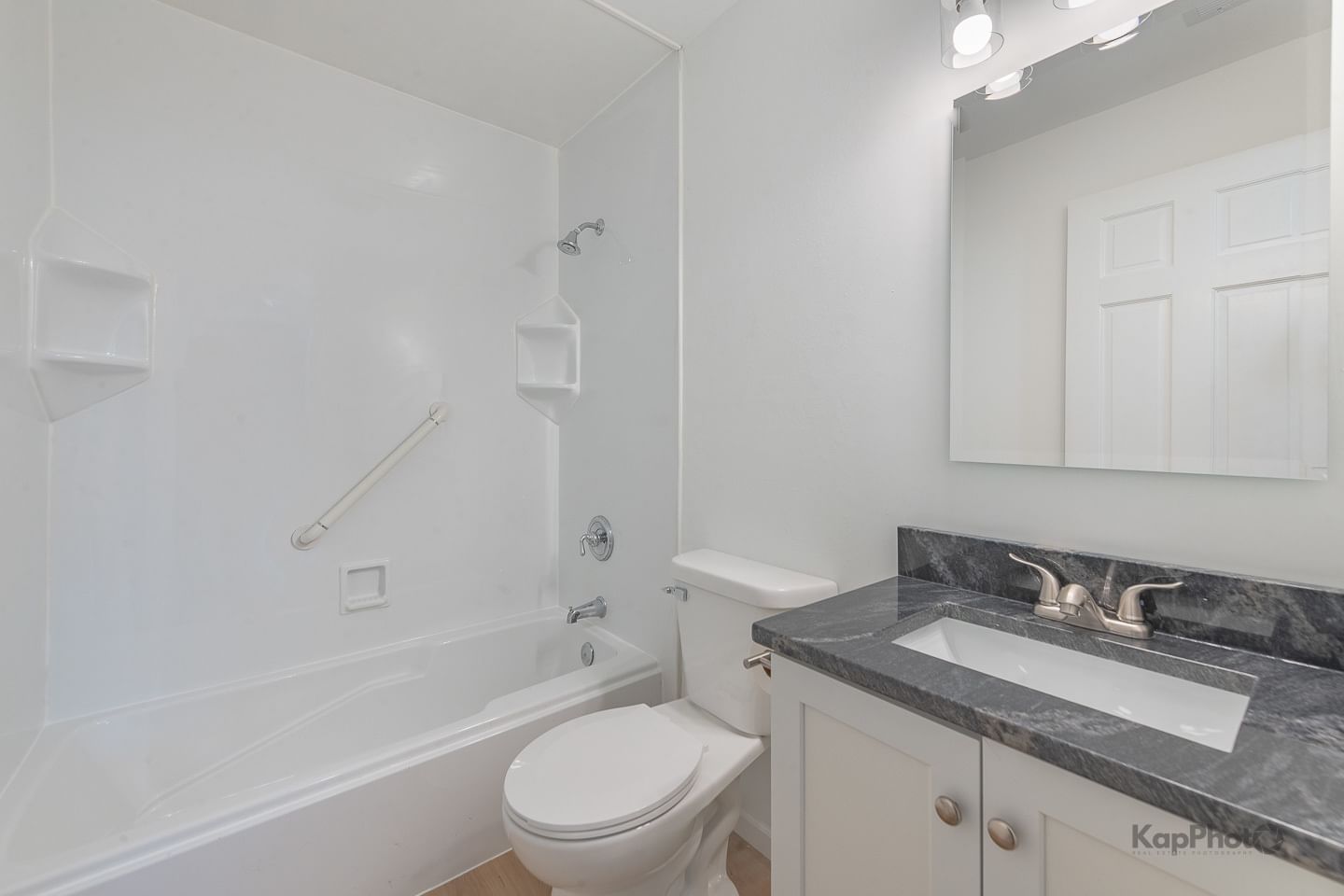 Listing photograph 21 of 1087 Mohegan