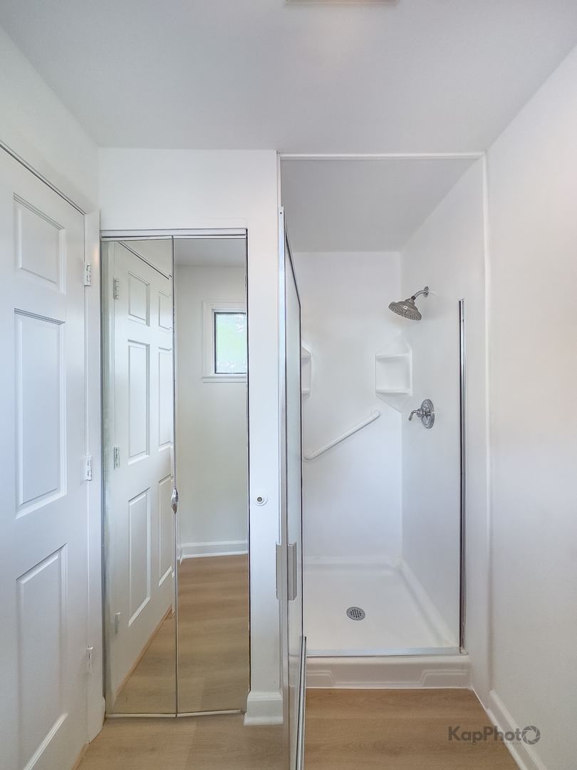 Listing photograph 25 of 1087 Mohegan