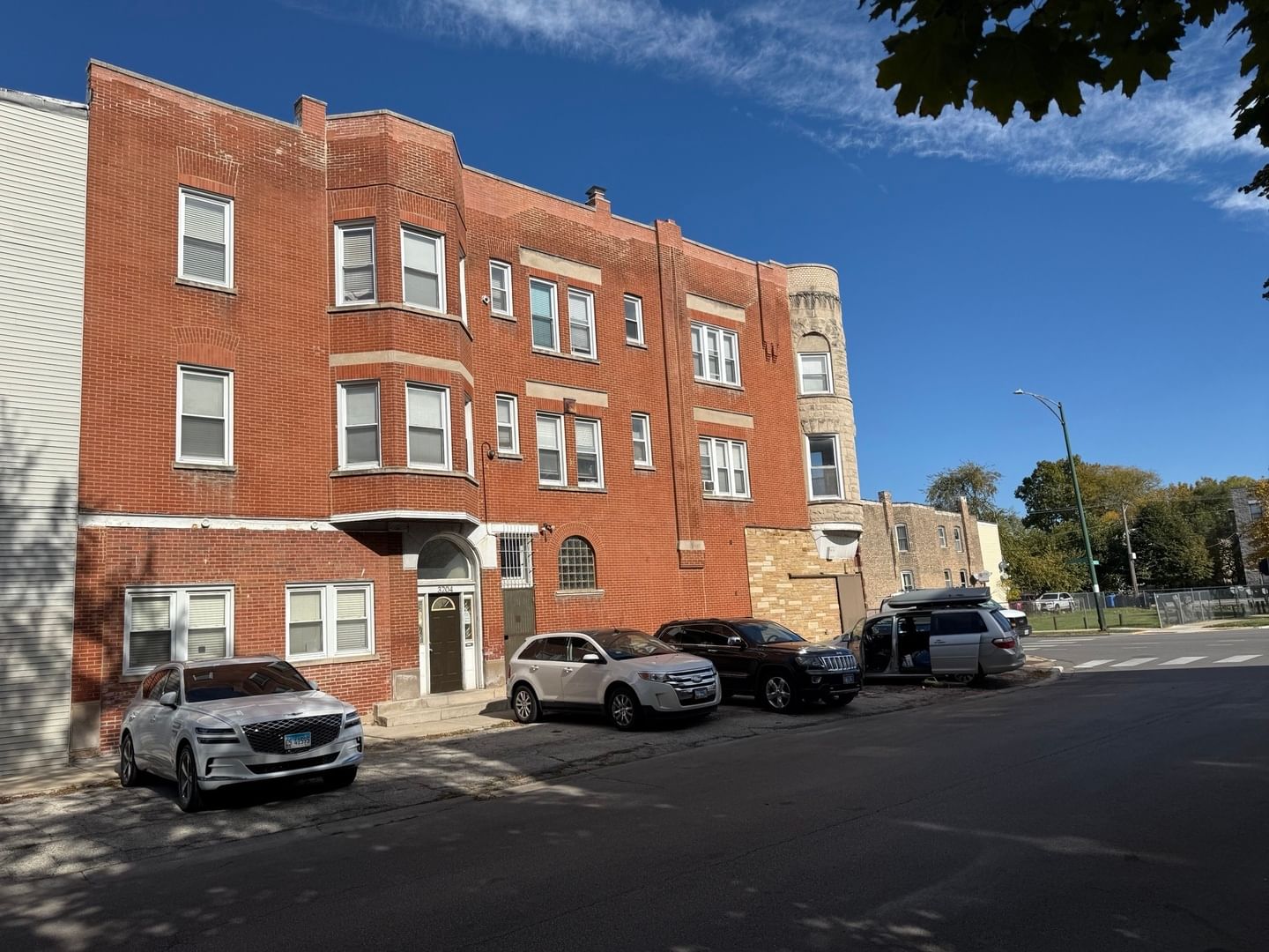 700 N Kedzie Avenue, Chicago, IL 60612 — kitchen view