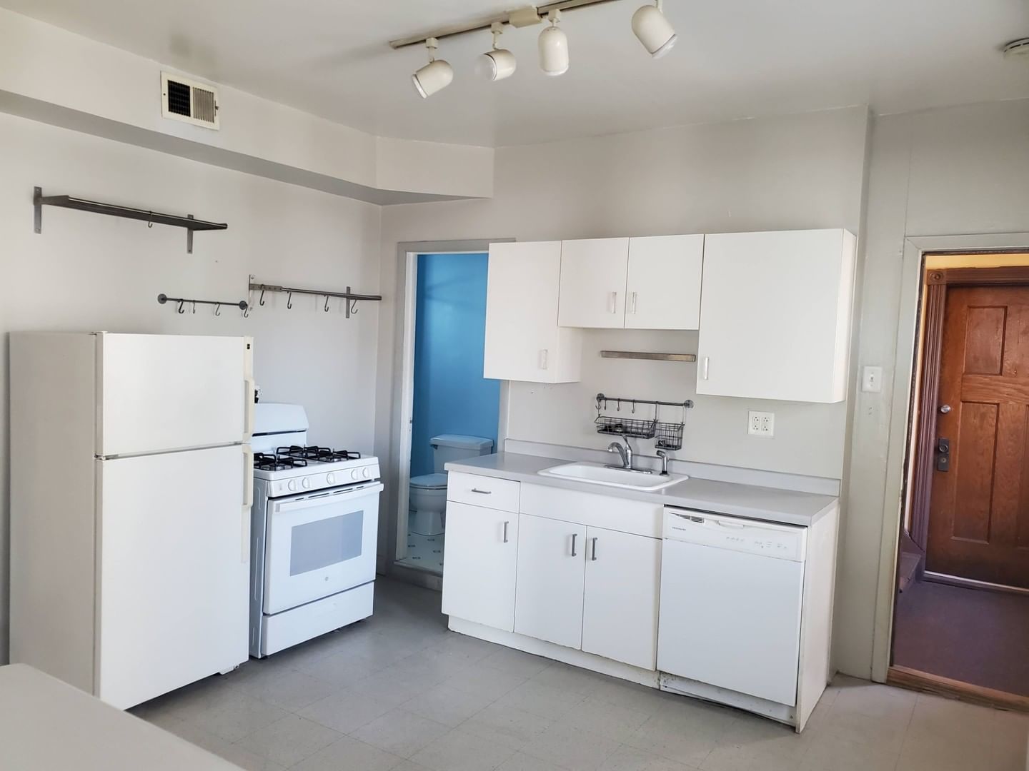 1953 W Roscoe Street, Chicago, IL 60657 — exterior view