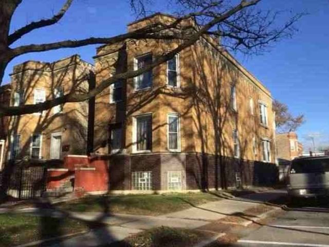 7027 S Calumet Avenue, Chicago, IL 60637 — exterior view