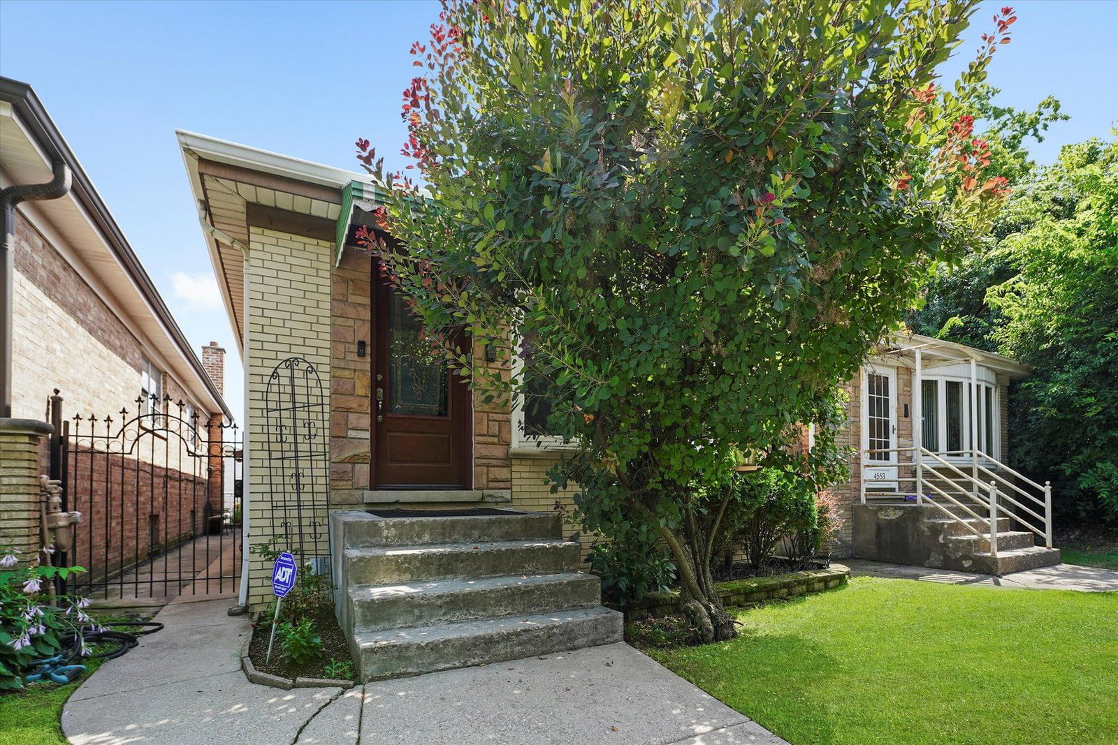 4551 W Foster Avenue, Chicago, IL 60630 — exterior view