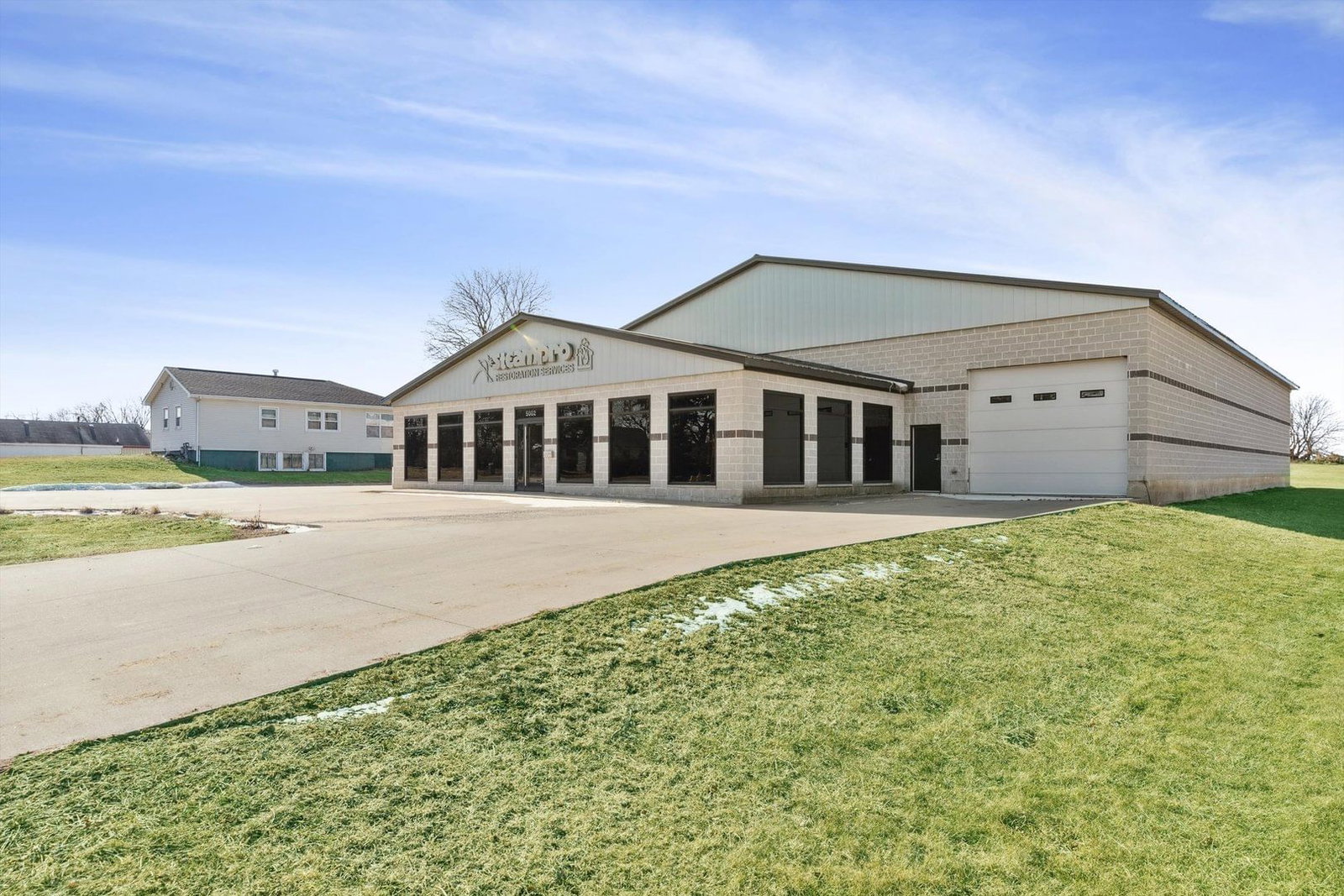 5002 N Pine Street, Davenport, IA 52806 — exterior view