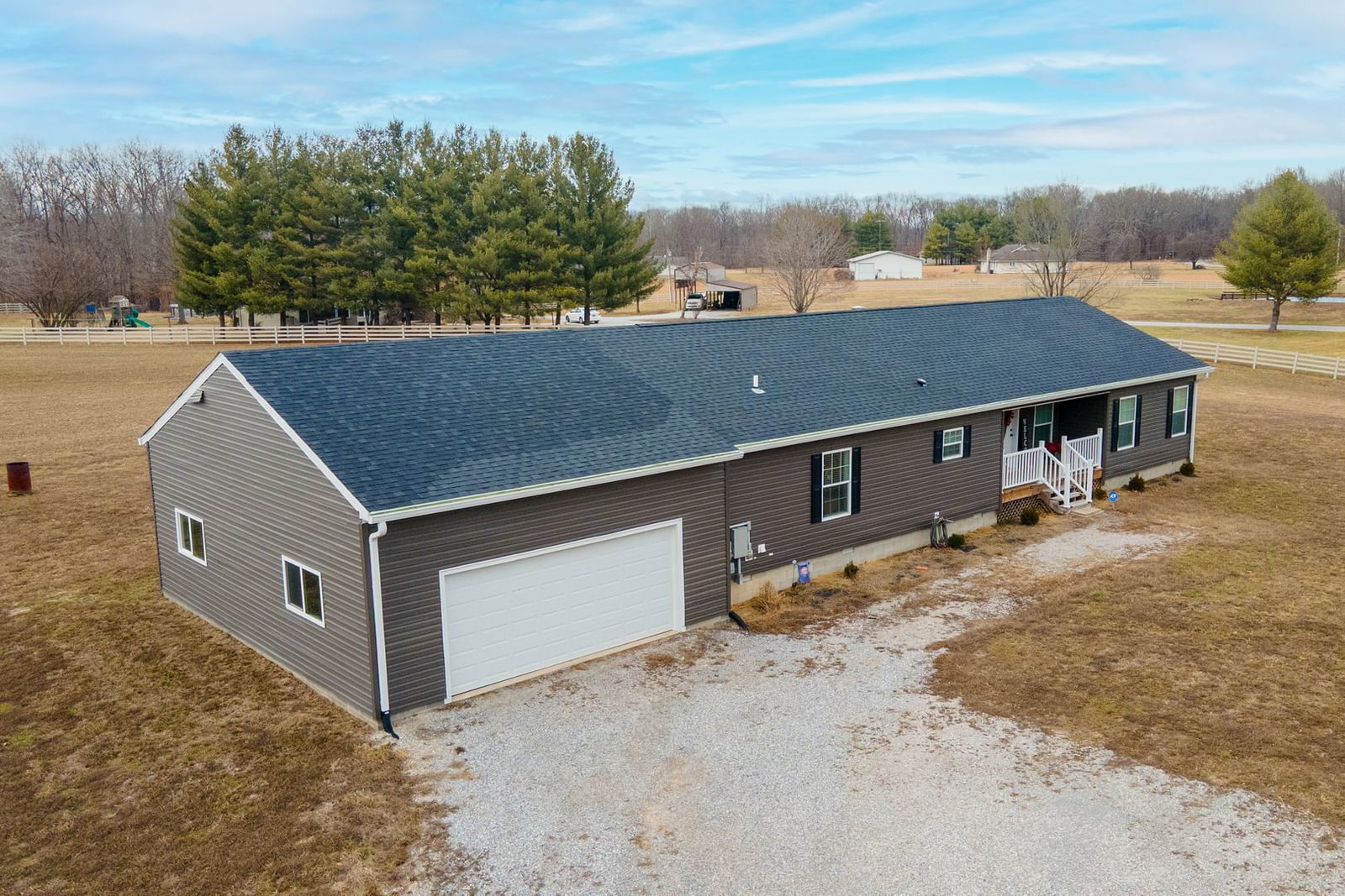 13310 E Idlewood Road, Mt Vernon, IL 62864 — exterior view