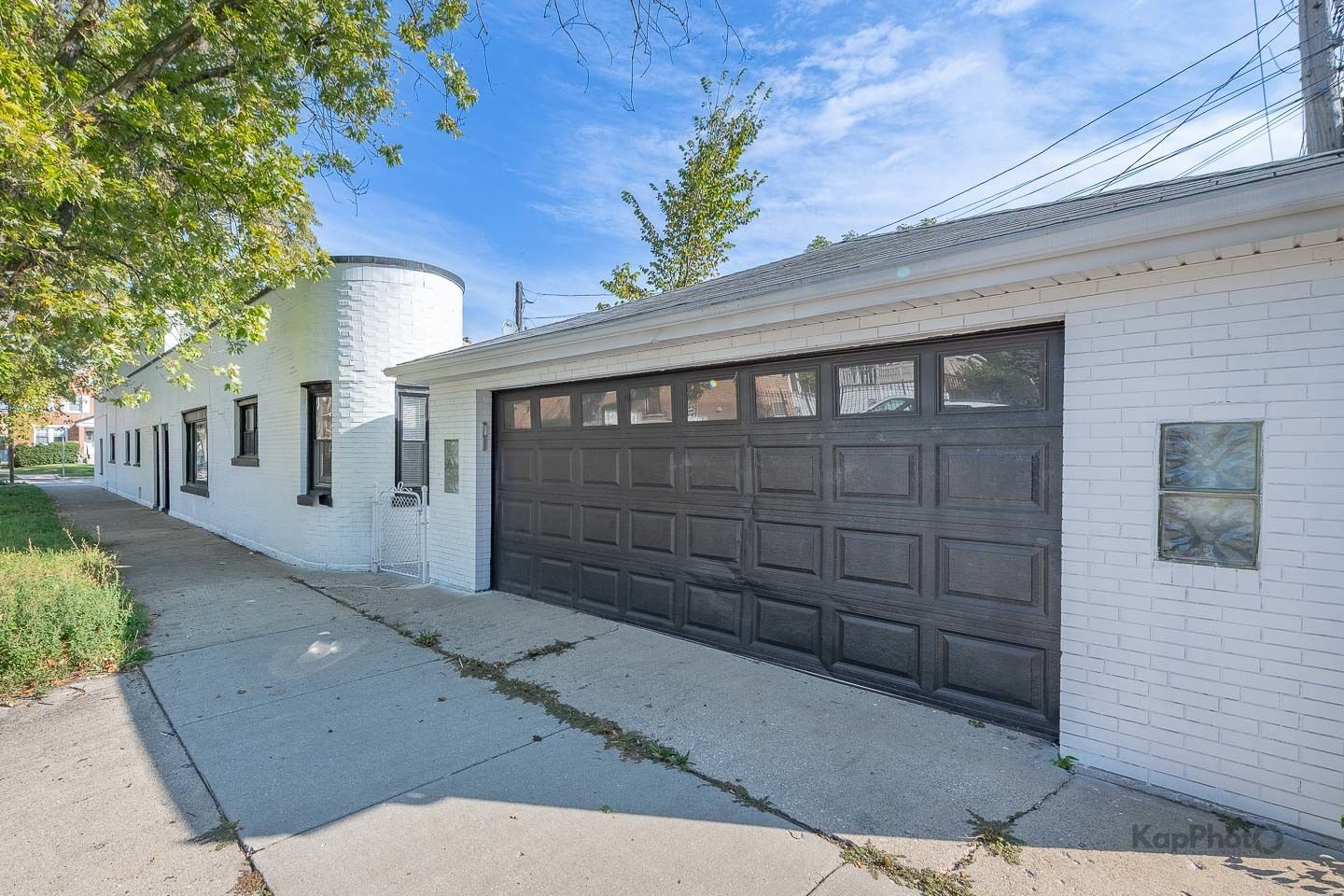 Listing photograph 2 of 6259 Peterson