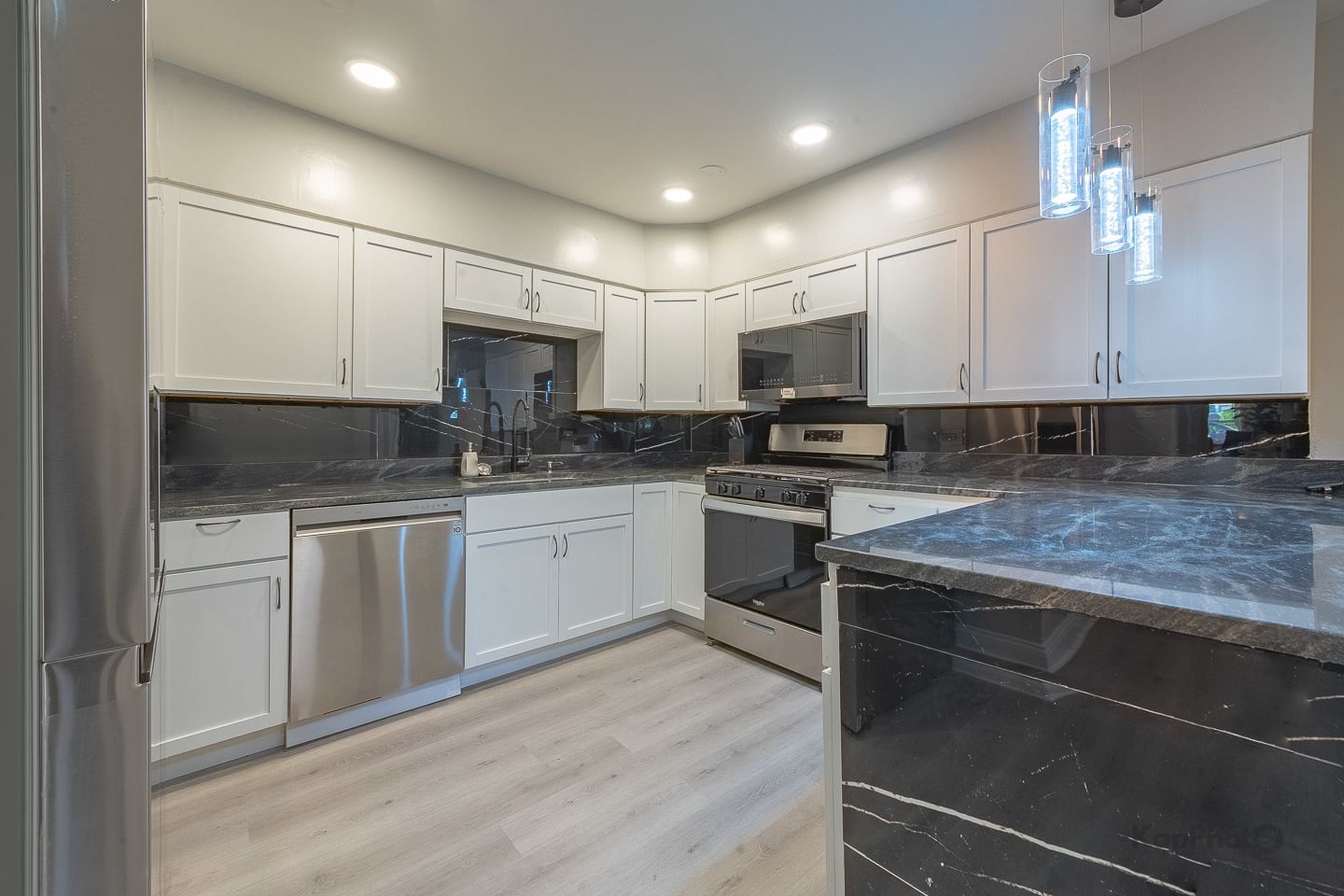 Listing photograph 16 of 6259 Peterson