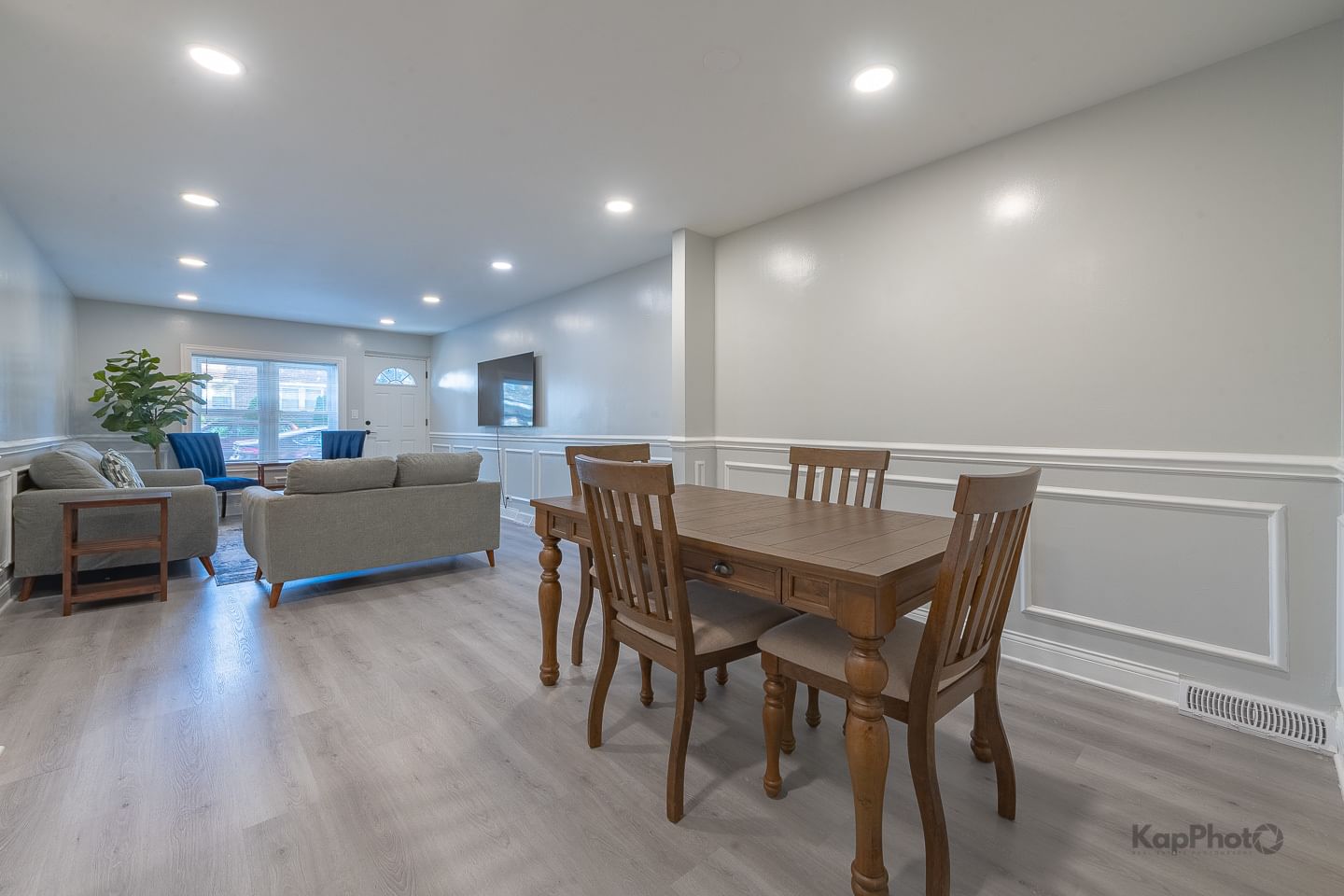 Listing photograph 10 of 6259 Peterson