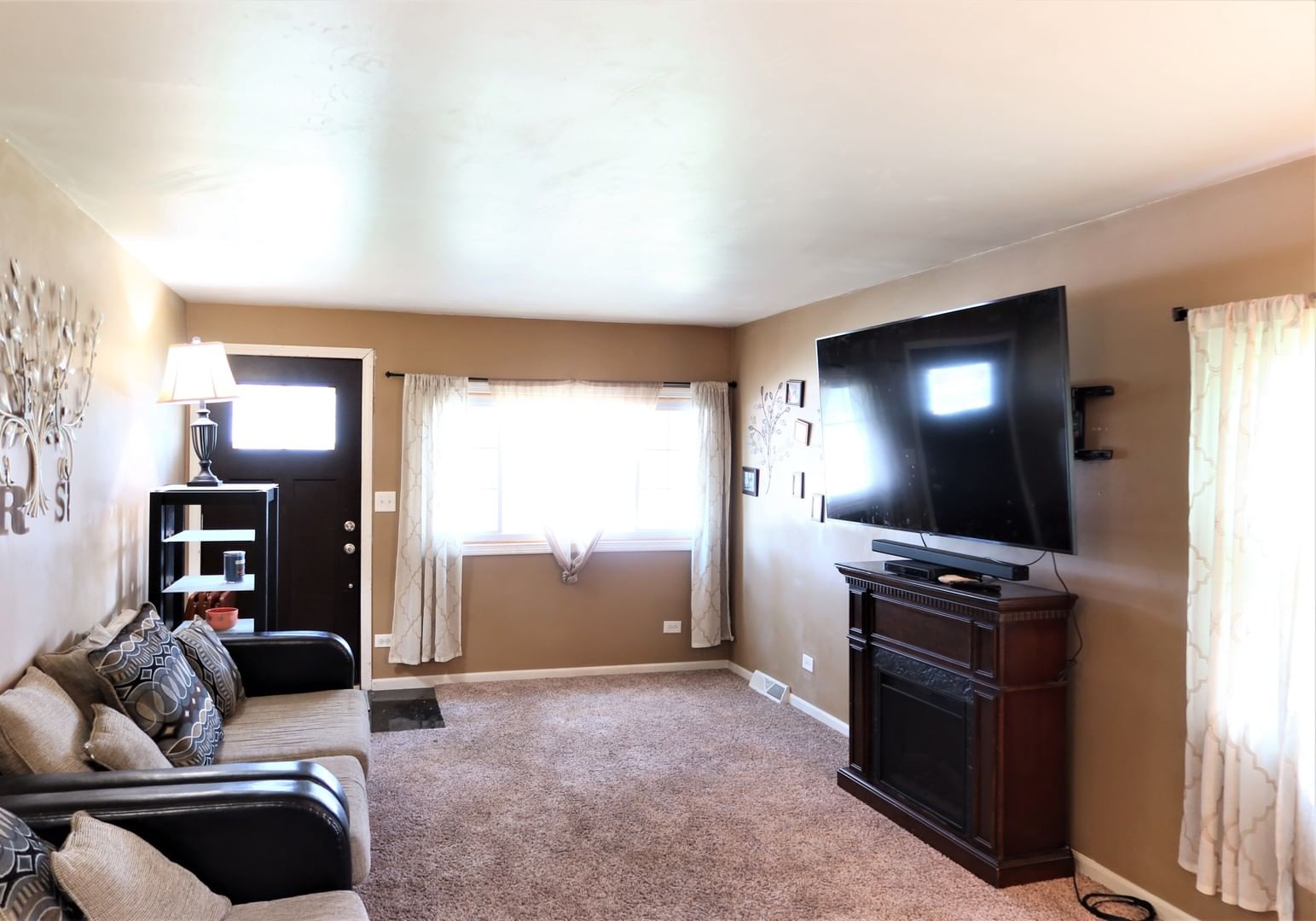 830 East Avenue, La Grange, IL 60525 — kitchen view