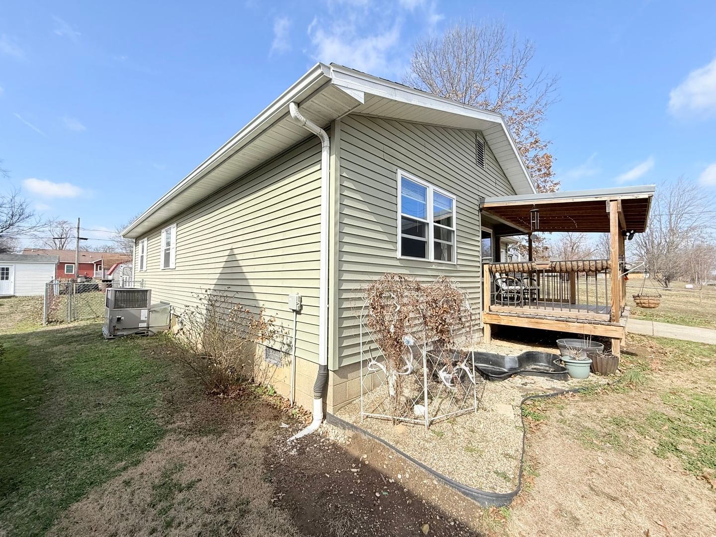 1413 S Mckinley Street, Harrisburg, IL 62946 — exterior view