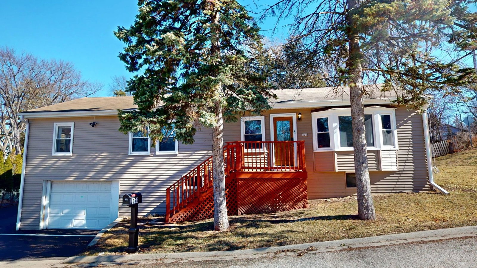 176 E Grand Avenue, Fox Lake, IL 60020 — exterior view