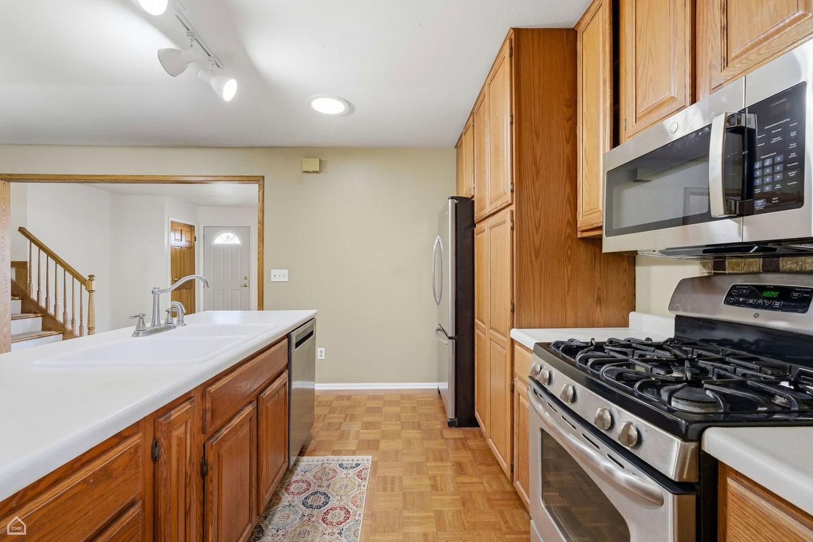 409 KENSINGTON Drive, McHenry, IL 60050 — kitchen view