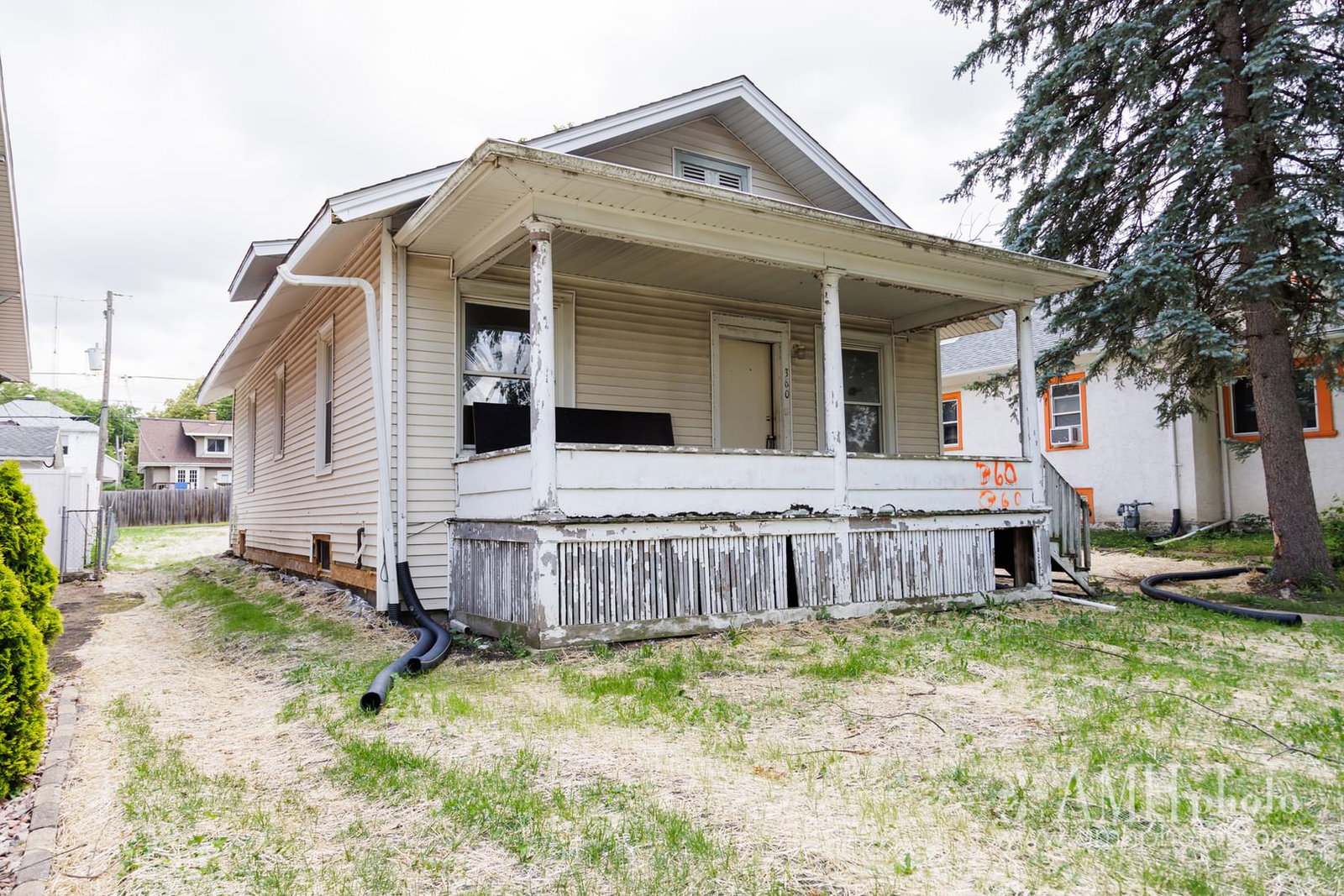 360 S ELM Avenue, Kankakee, IL 60901 — exterior view