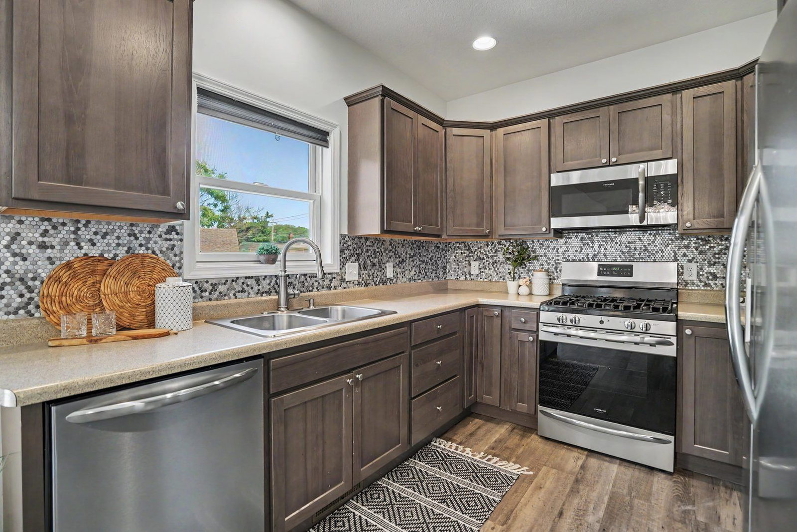 313 11TH Avenue A Court, Silvis, IL 61282 — kitchen view