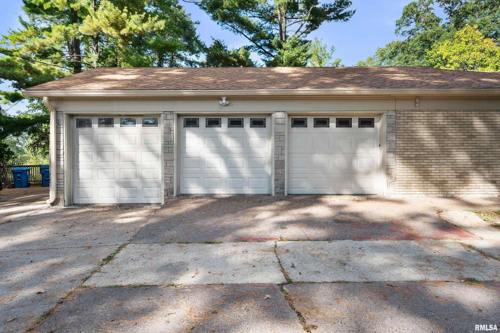660 18TH Avenue, East Moline, IL 61244 — exterior view
