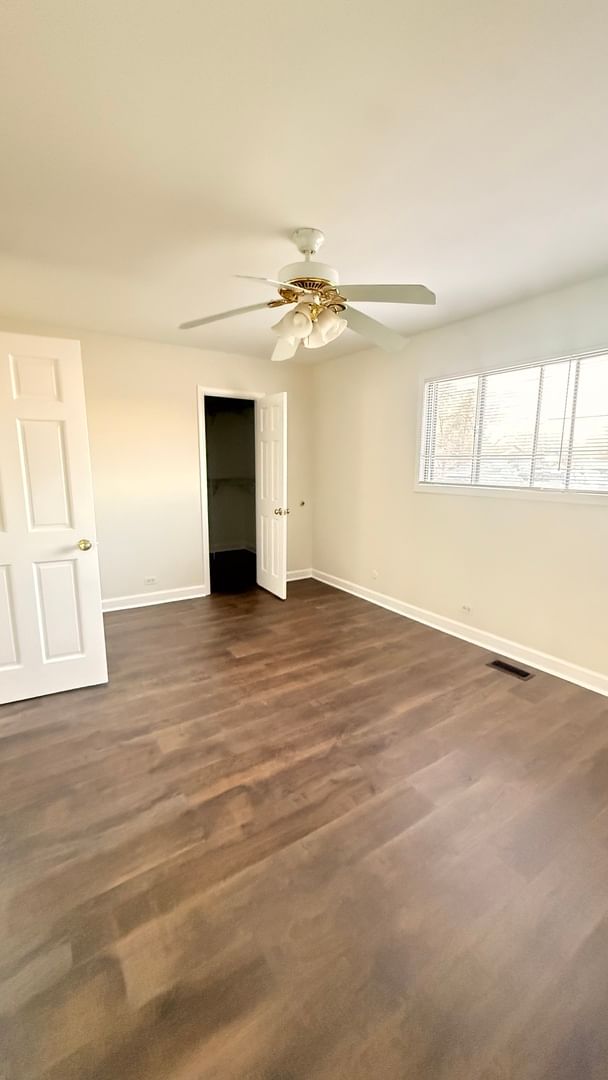 Listing photograph 14 of 604 Bayview