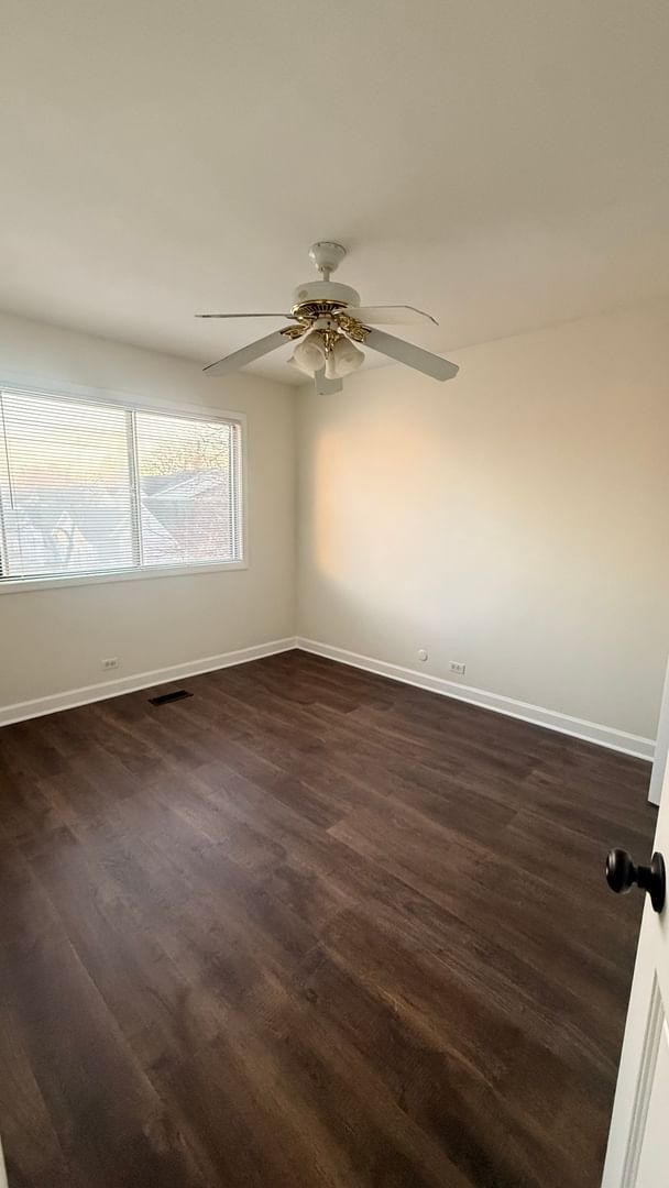 Listing photograph 15 of 604 Bayview