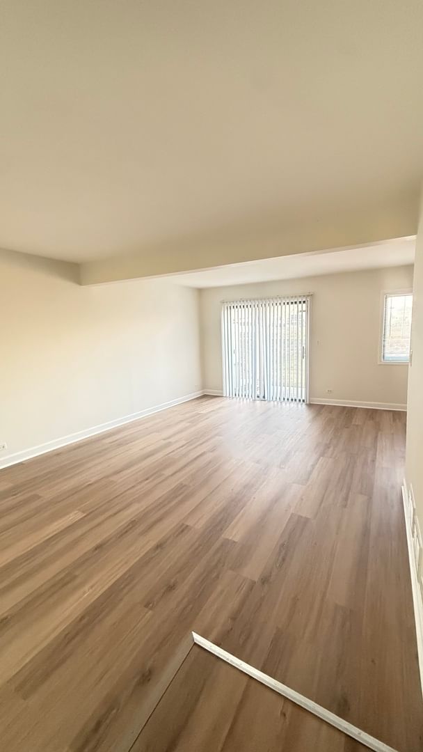 Listing photograph 9 of 604 Bayview