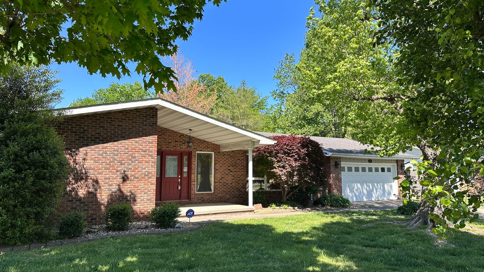 207 N Illinois Avenue, West Frankfort, IL 62896 — exterior view