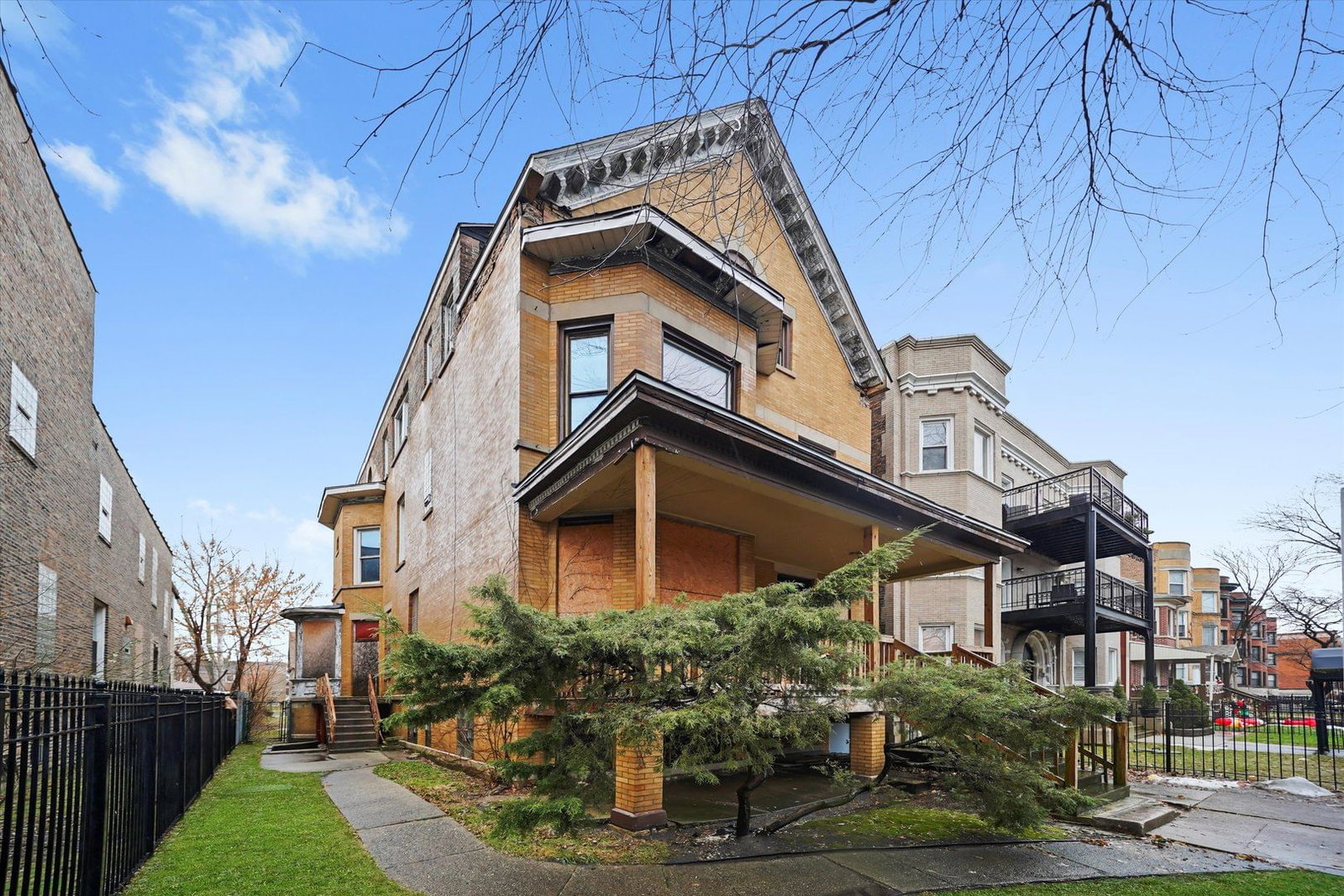 5930 S King Drive, Chicago, IL 60637 — exterior view