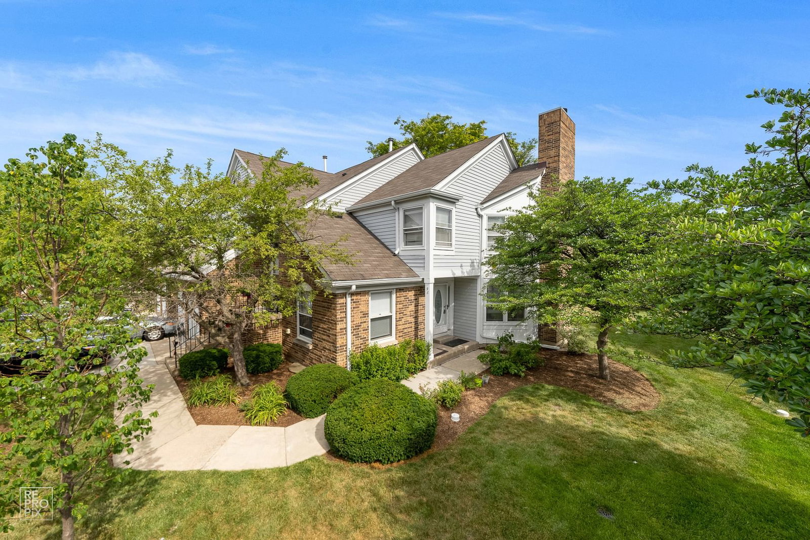 98 Willow Parkway, Buffalo Grove, IL 60089 — exterior view