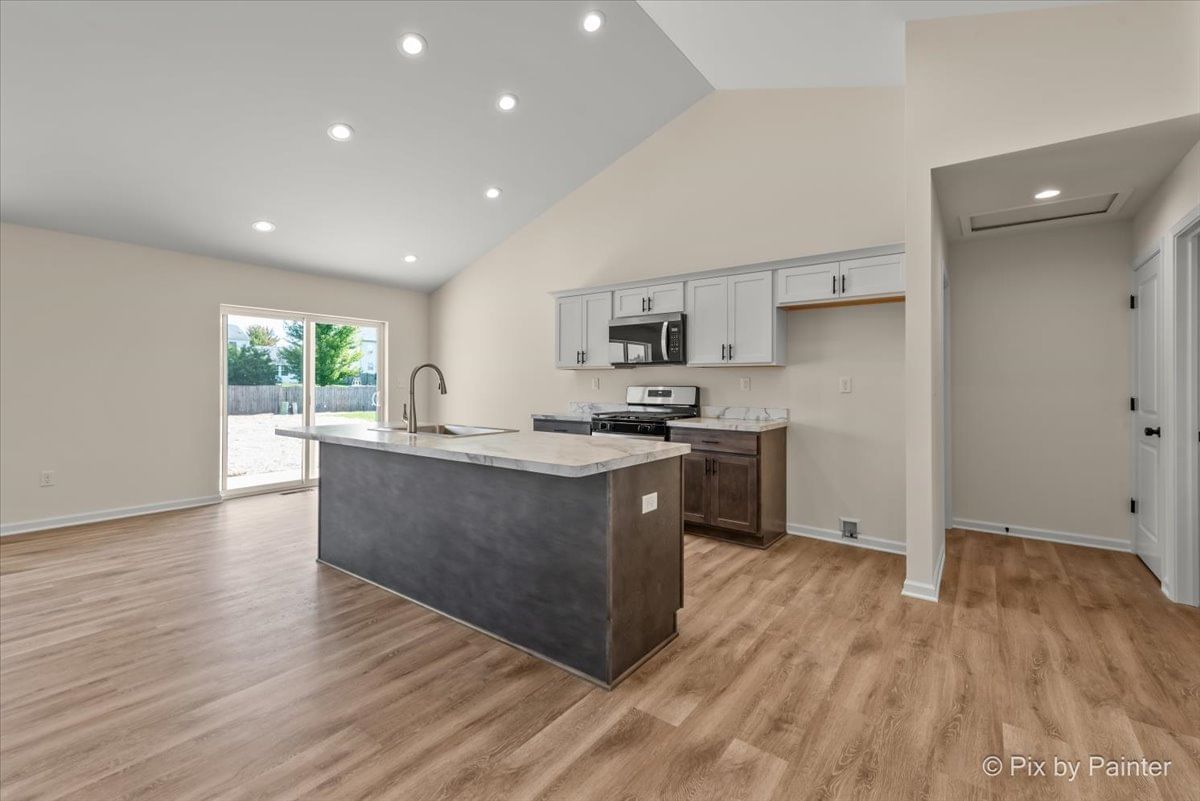 1512 6th Street, Harvard, IL 60033 — kitchen view