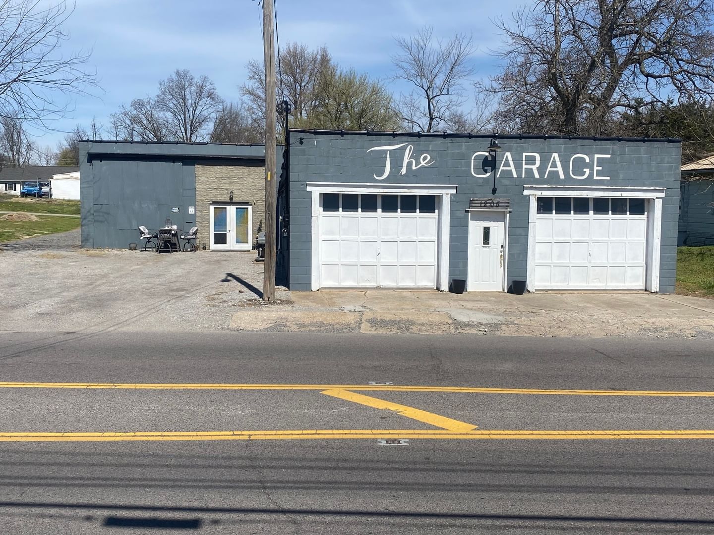 1205 E Main Street, Benton, IL 62812 — exterior view