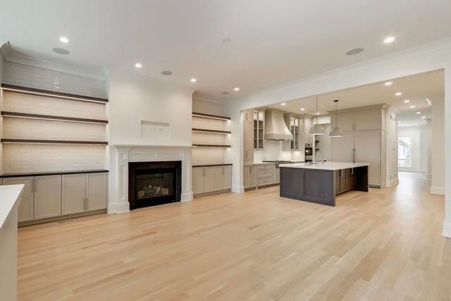 1920 W Fletcher Street, Chicago, IL 60657 — living view