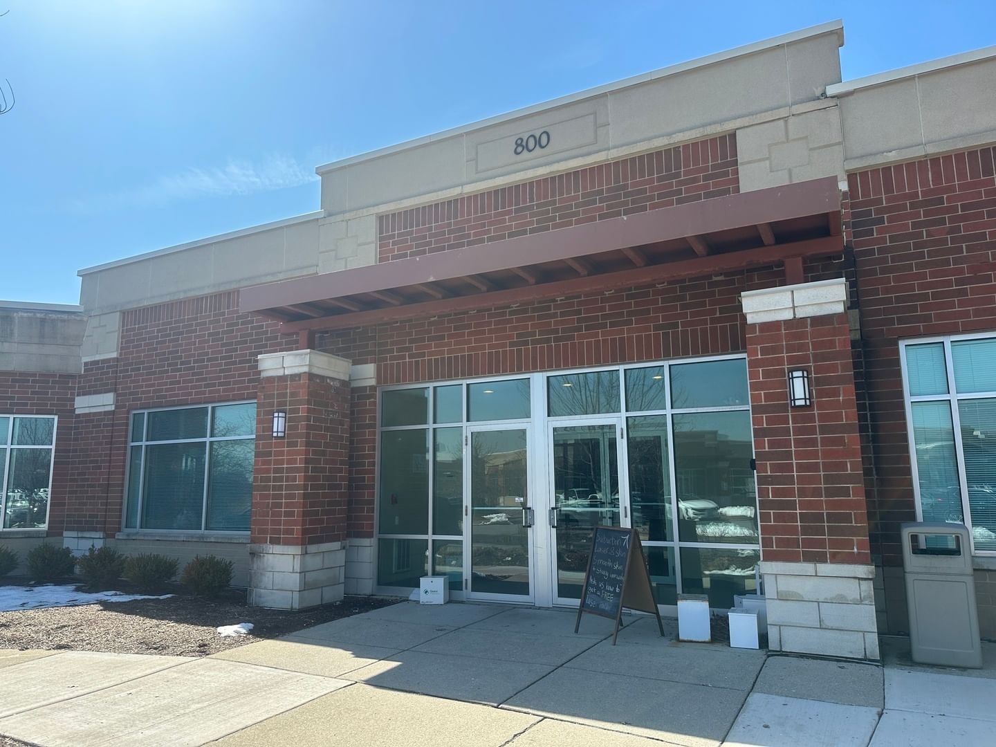 800 E Woodfield Road, Schaumburg, IL 60173 — exterior view