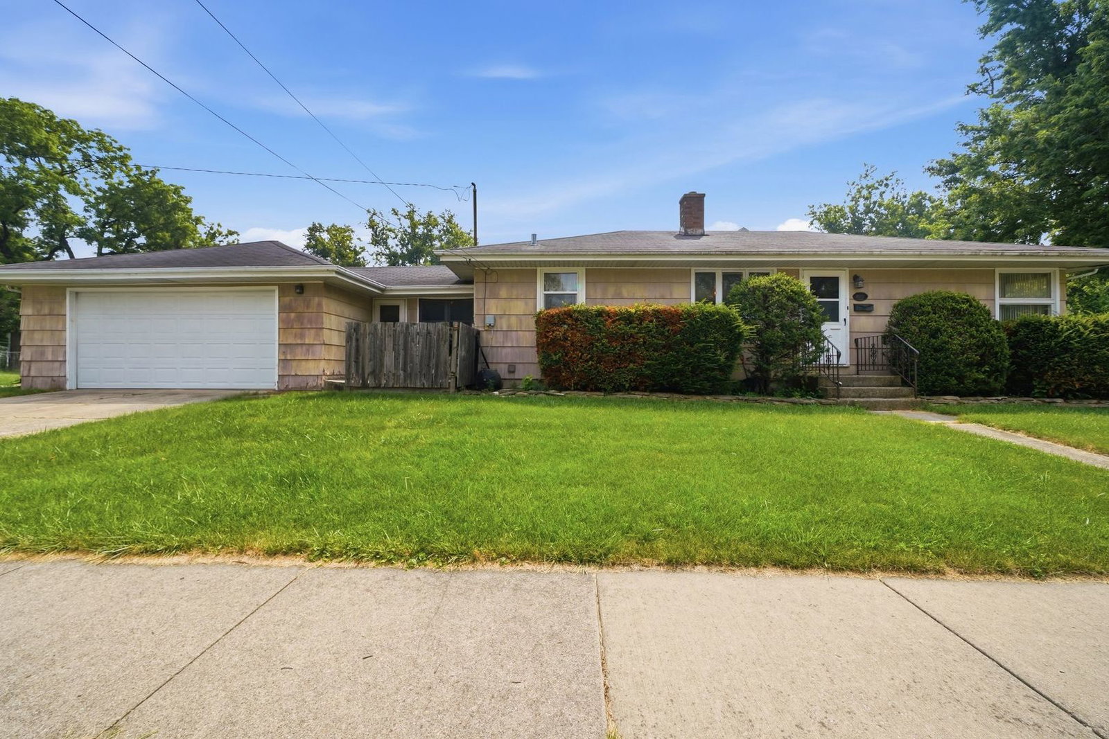18001 Gladville Avenue, Homewood, IL 60430 — exterior view