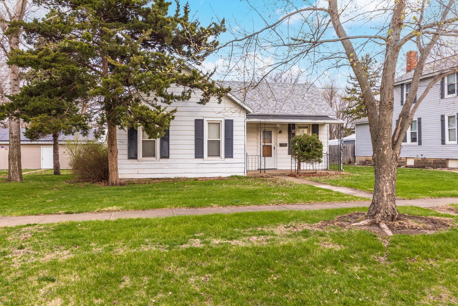 214 W Owsley Street, Chenoa, IL 61726 — exterior view