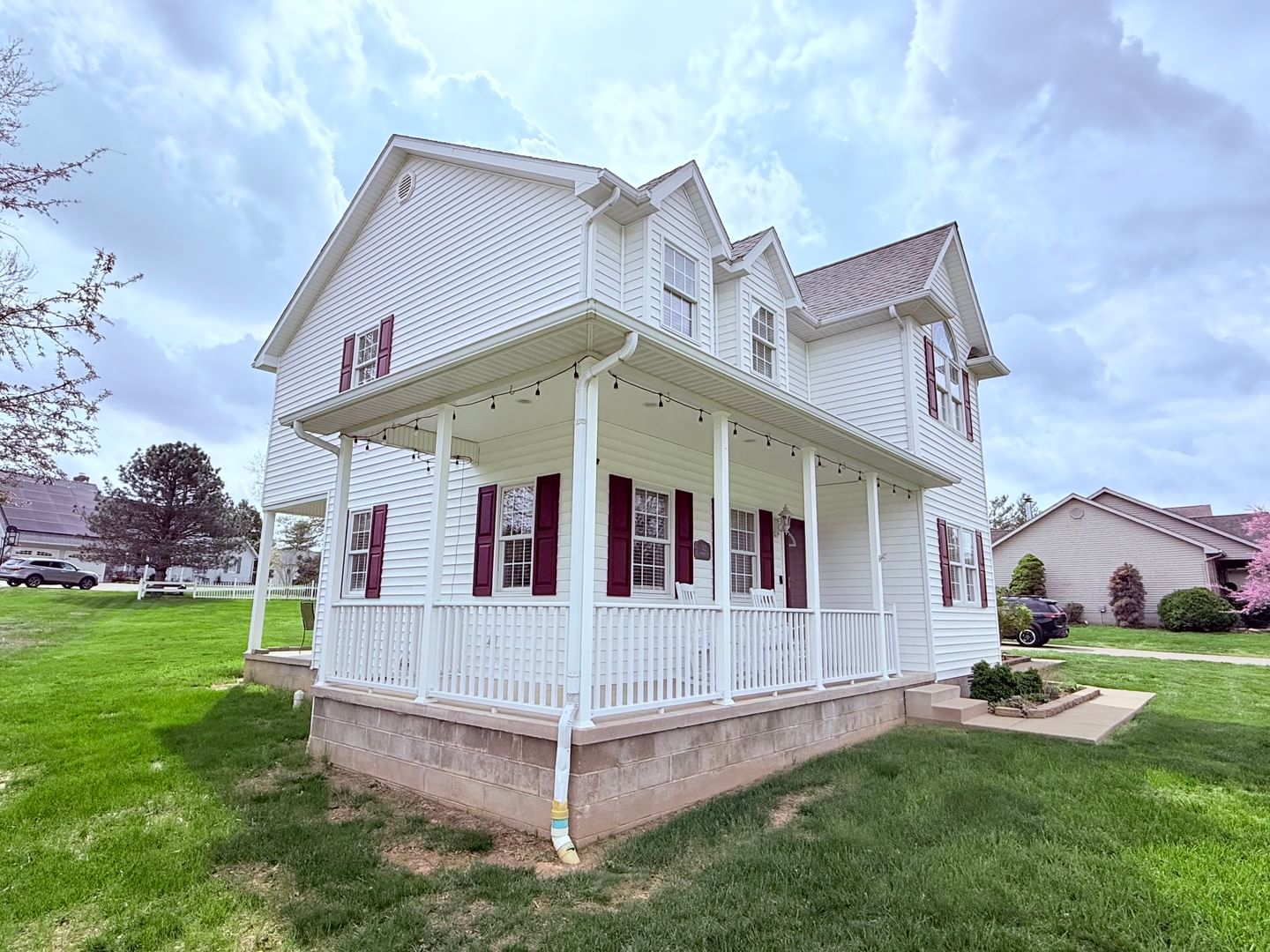 312 Cherokee Drive, Harrisburg, IL 62946 — exterior view
