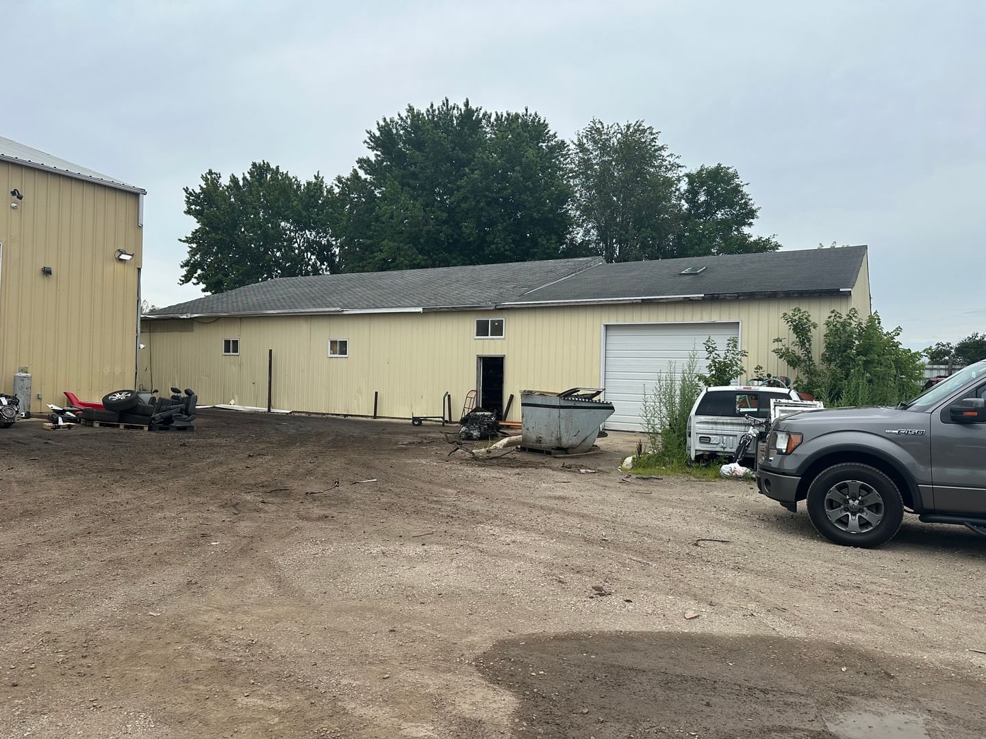 500 E Railroad Avenue, Leland, IL 60531 — exterior view