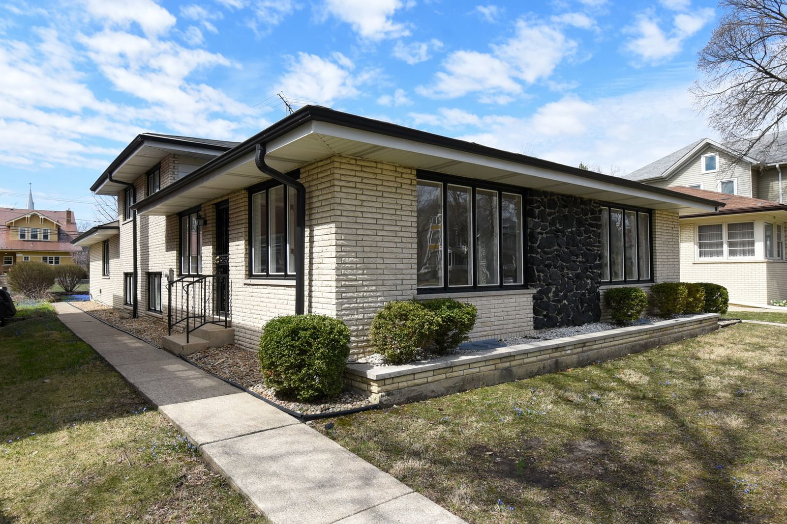 141 Wesley Avenue, Oak Park, IL 60302 — exterior view