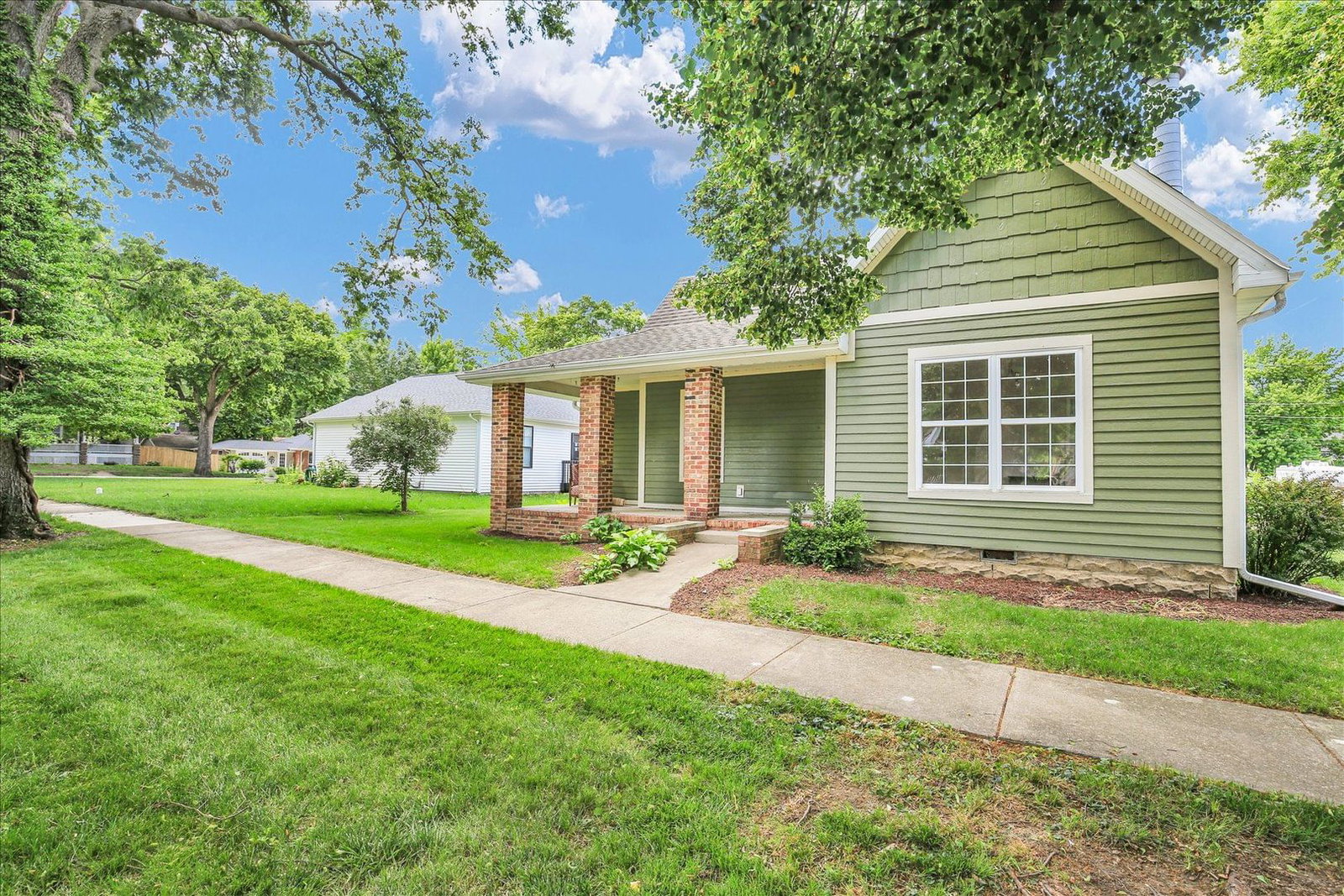 464 S Independence Street, Monticello, IL 61856 — exterior view