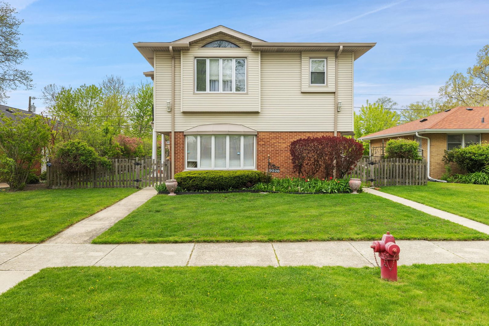 9226 Kilbourn Avenue, Skokie, IL 60076 — exterior view