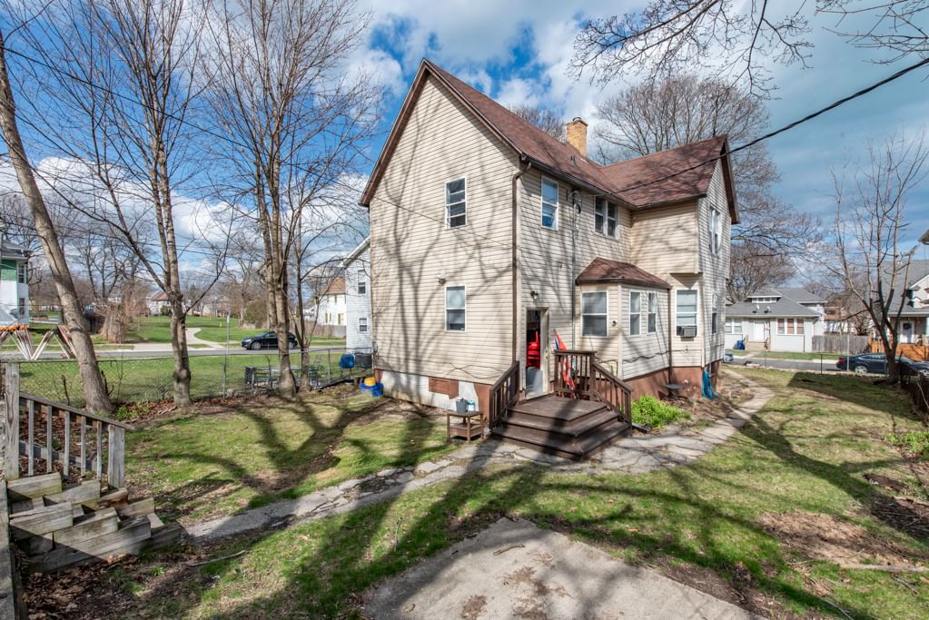 644 Lenox Avenue, Waukegan, IL 60085 — exterior view