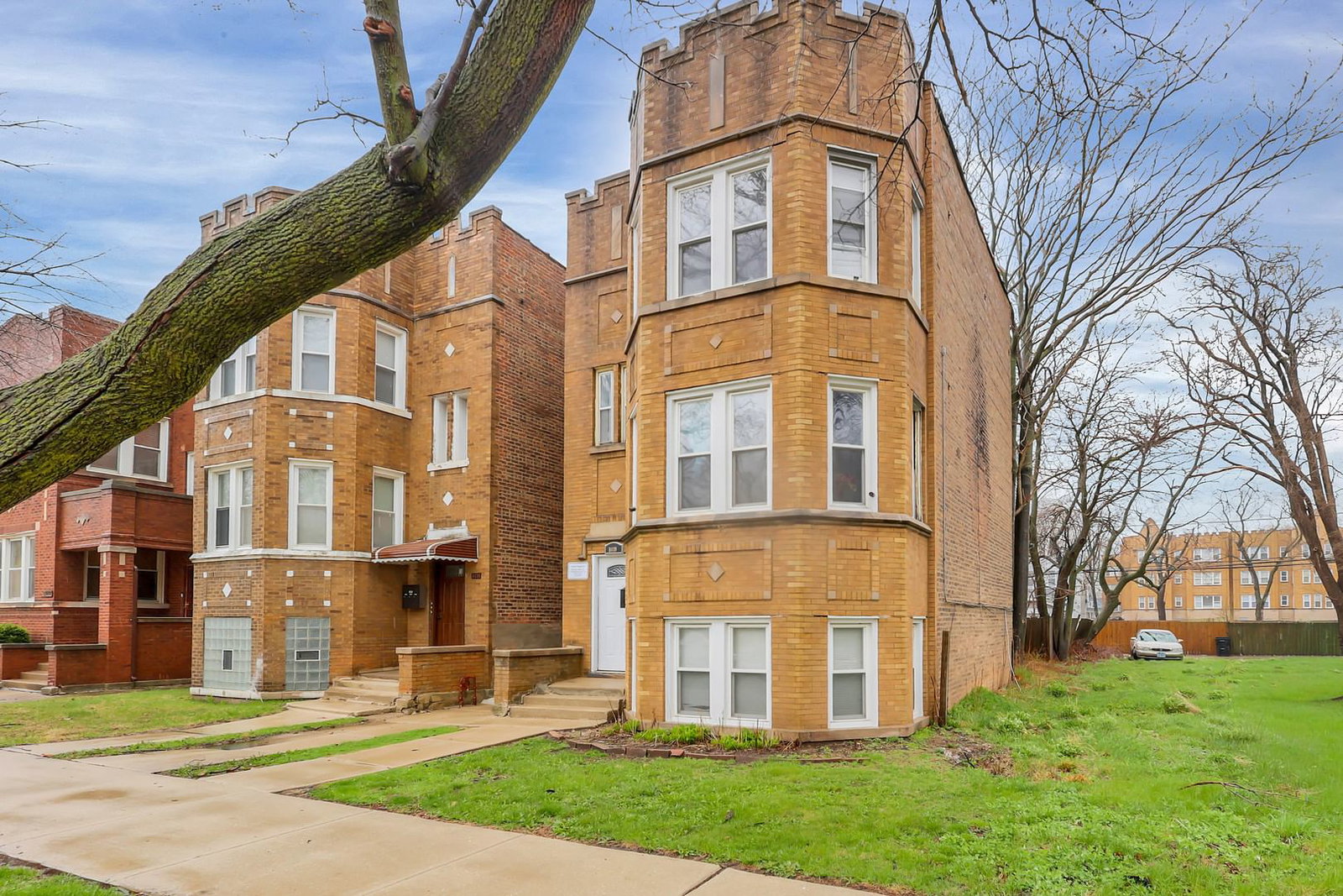 8039 S Marquette Avenue, Chicago, IL 60617 — exterior view