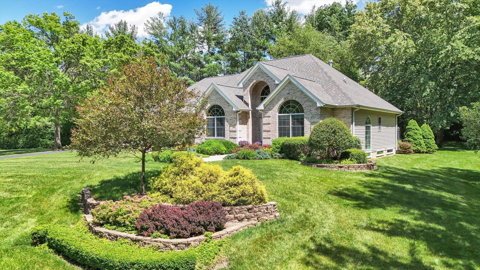1802 N Concord Lane, Urbana, IL 61802 — exterior view
