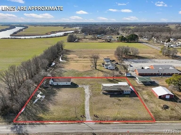 3665 Burning Star 2 Road, Duquoin, IL 62832 — exterior view