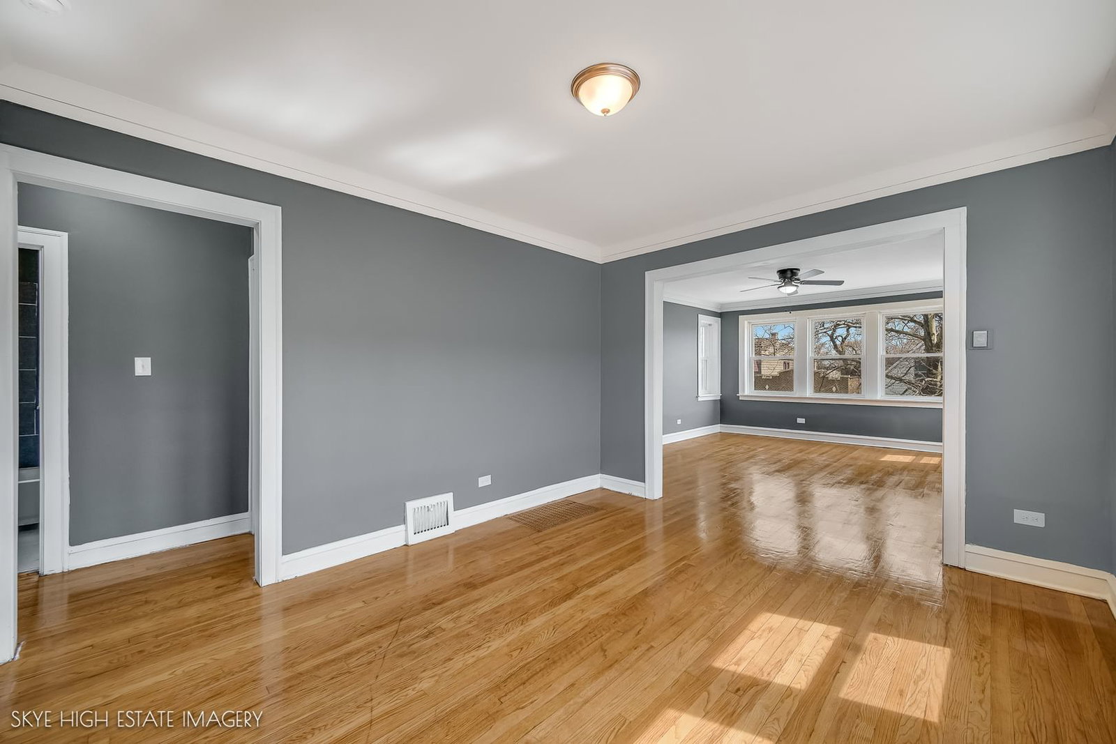 8850 S Aberdeen Street, Chicago, IL 60620 — living view
