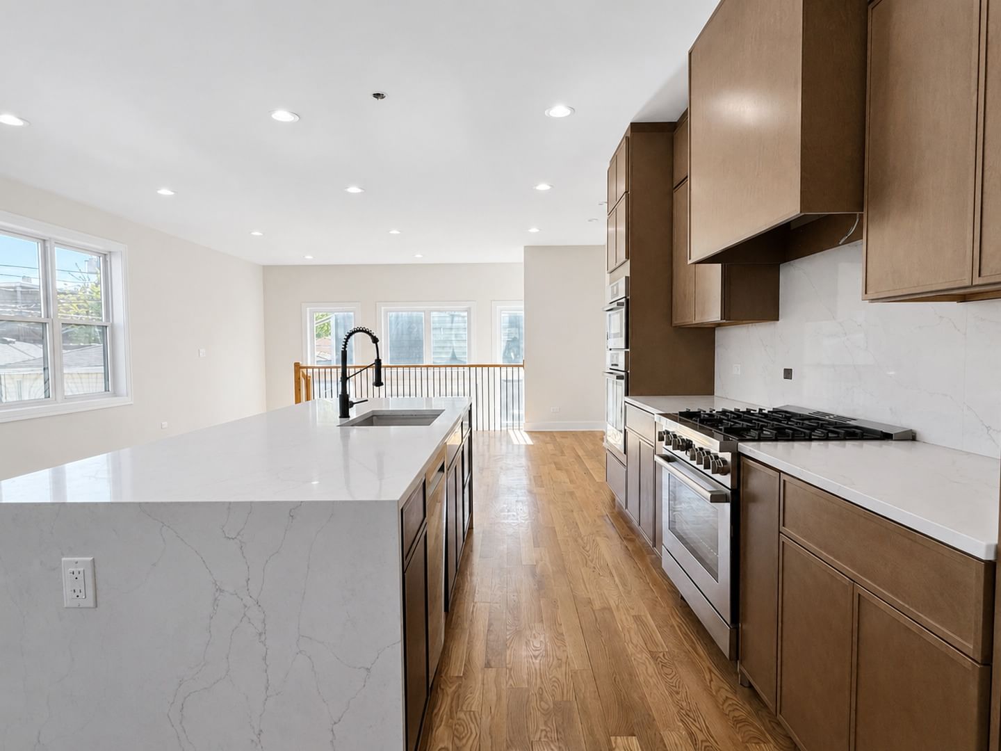 4020 N Francisco Avenue, Chicago, IL 60618 — exterior view