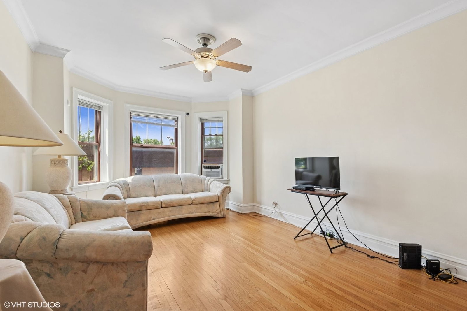 7639 Jackson Boulevard #1-W, Forest Park, IL 60130 — living view
